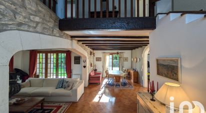 Traditional house 4 rooms of 120 m² in Saint-Rémy-de-Provence (13210)