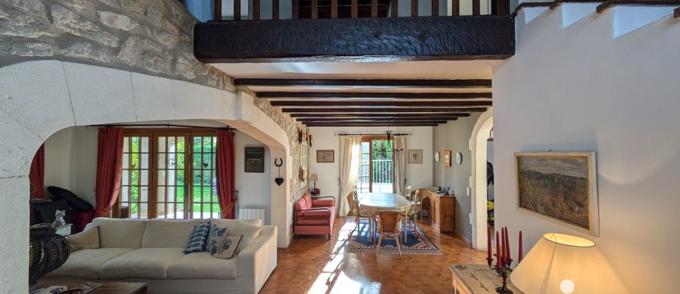 Traditional house 4 rooms of 120 m² in Saint-Rémy-de-Provence (13210)