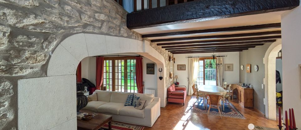 Traditional house 4 rooms of 120 m² in Saint-Rémy-de-Provence (13210)