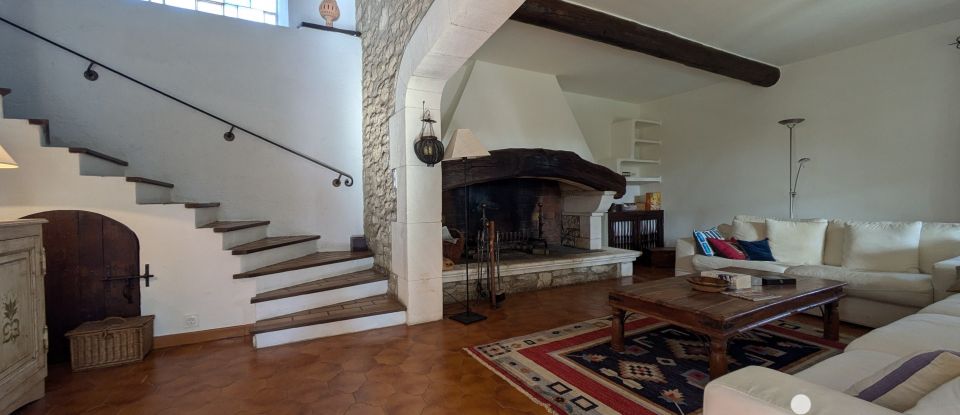 Traditional house 4 rooms of 120 m² in Saint-Rémy-de-Provence (13210)