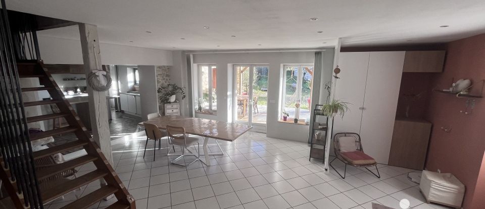 House 8 rooms of 200 m² in Saint-Chamond (42400)