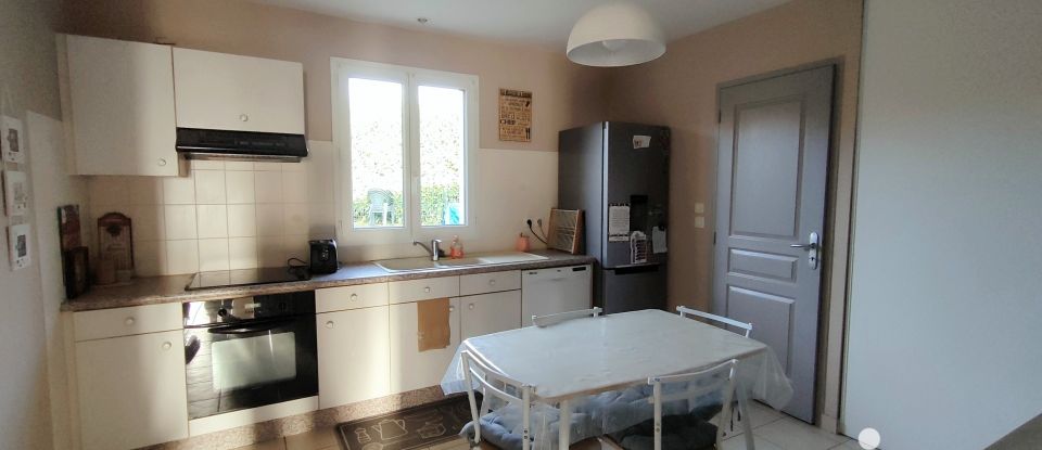 Maison 4 pièces de 95 m² à Eyjeaux (87220)