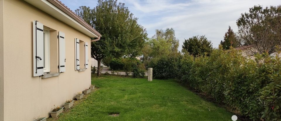 Maison 4 pièces de 95 m² à Eyjeaux (87220)