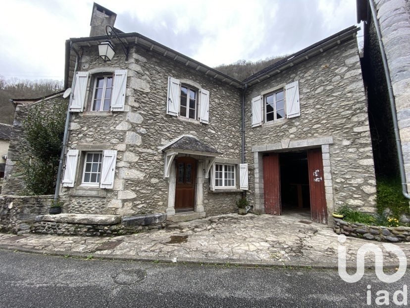 Traditional house 5 rooms of 142 m² in Sarrance (64490)