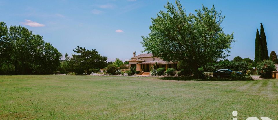 Maison traditionnelle 9 pièces de 270 m² à Robion (84440)