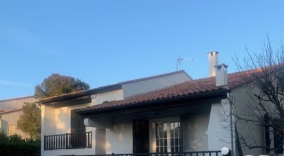 Traditional house 5 rooms of 145 m² in Nîmes (30900)