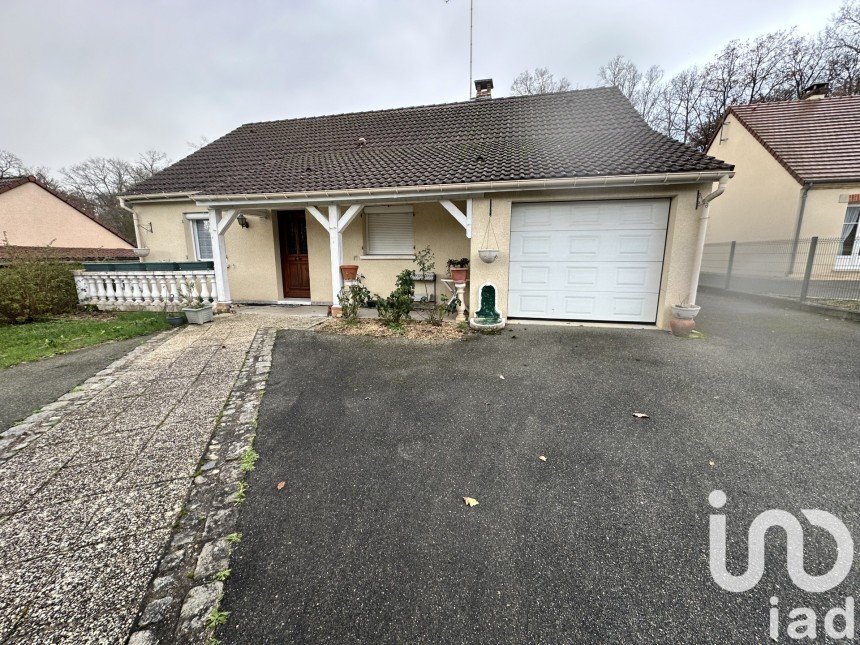 Maison traditionnelle 4 pièces de 90 m² à Fontaine-la-Guyon (28190)