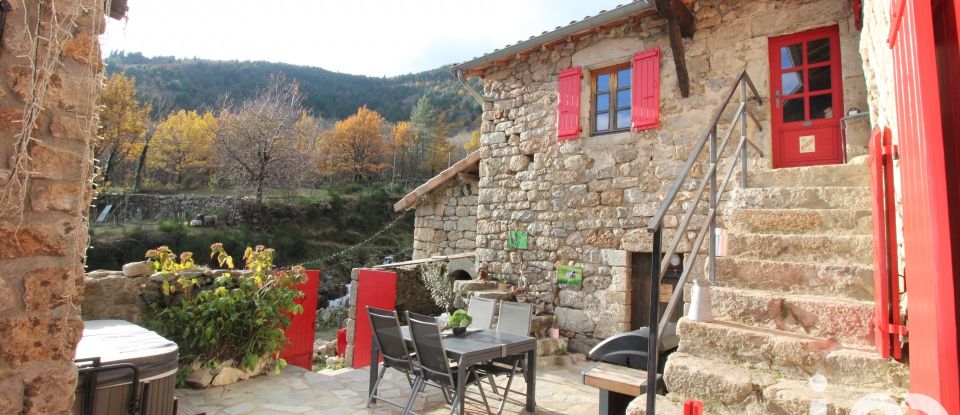 Country house 10 rooms of 205 m² in Labastide-sur-Bésorgues (07600)