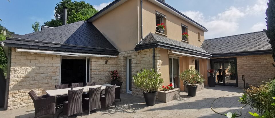 Traditional house 8 rooms of 218 m² in La Ville-du-Bois (91620)