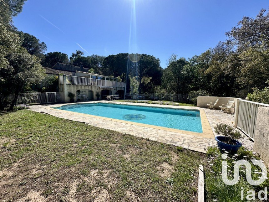 Maison traditionnelle 7 pièces de 180 m² à Roquebrune-sur-Argens (83520)