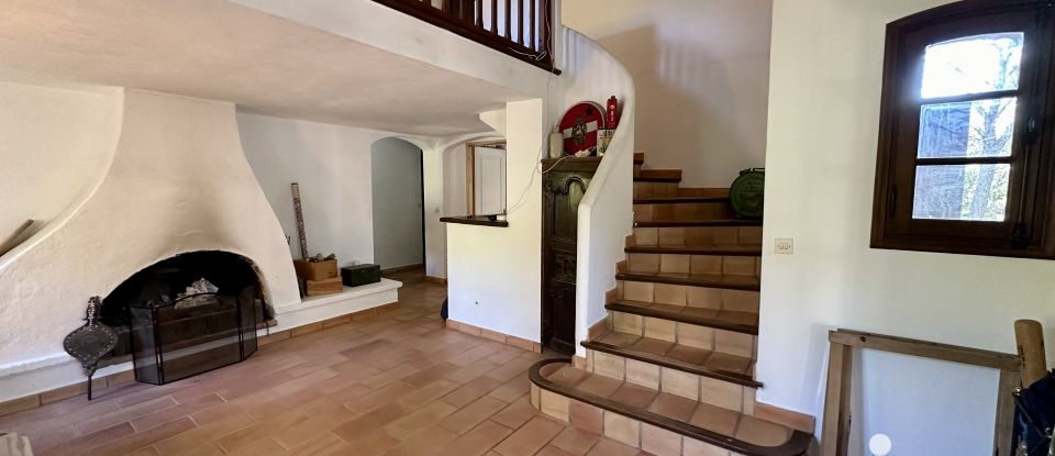 Traditional house 7 rooms of 180 m² in Roquebrune-sur-Argens (83520)