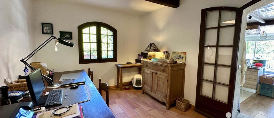 Traditional house 7 rooms of 180 m² in Roquebrune-sur-Argens (83520)