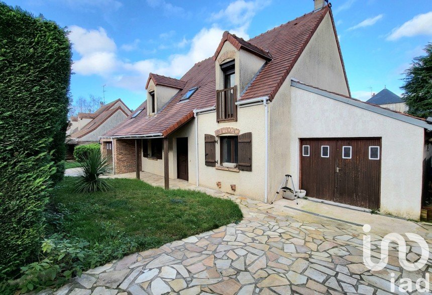 Traditional house 5 rooms of 153 m² in Mandres-les-Roses (94520)