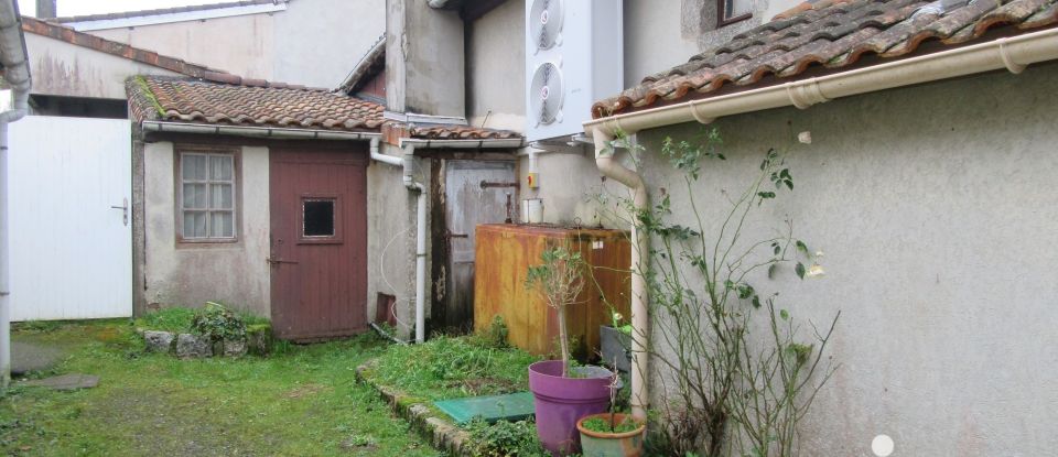 Maison 5 pièces de 120 m² à Vernoux-en-Gâtine (79240)