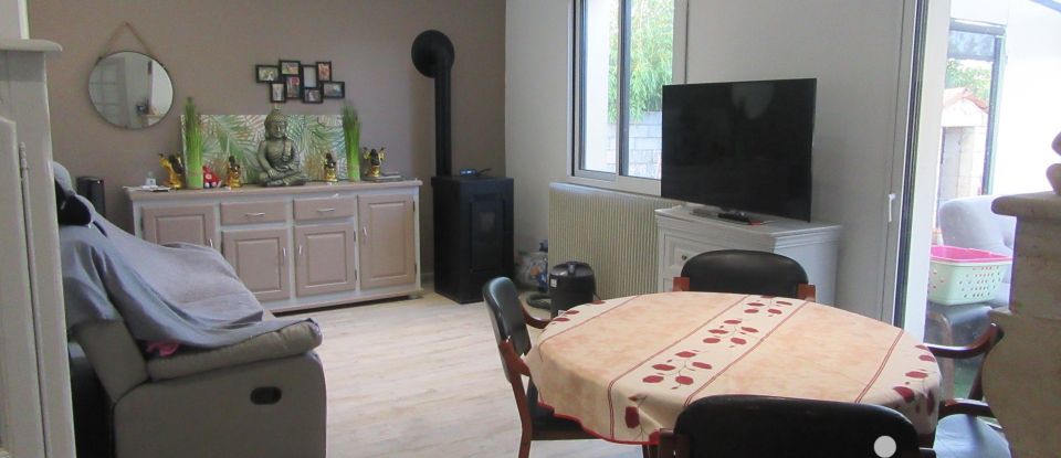 House 4 rooms of 90 m² in Fontenay-le-Comte (85200)