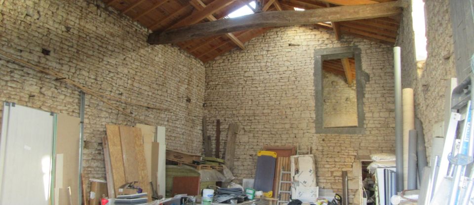 House 4 rooms of 90 m² in Fontenay-le-Comte (85200)