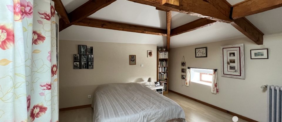 Maison de campagne 7 pièces de 180 m² à Saint-Vincent-de-Pertignas (33420)