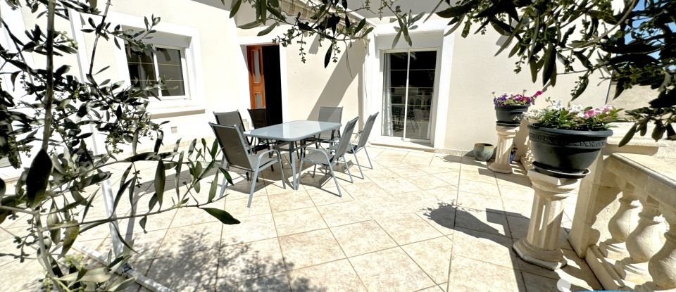 House 7 rooms of 215 m² in Pierrelatte (26700)