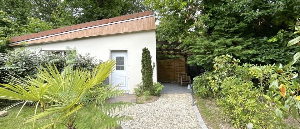 Maison traditionnelle 7 pièces de 204 m² à Bois-le-Roi (77590)