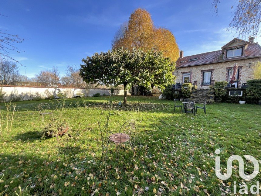 Maison 8 pièces de 140 m² à Rozay-en-Brie (77540)