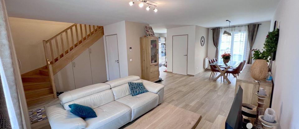 Maison 5 pièces de 112 m² à Fontenay-Trésigny (77610)