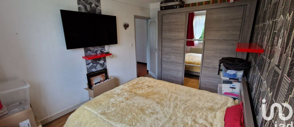 Maison 3 pièces de 70 m² à Bourganeuf (23400)