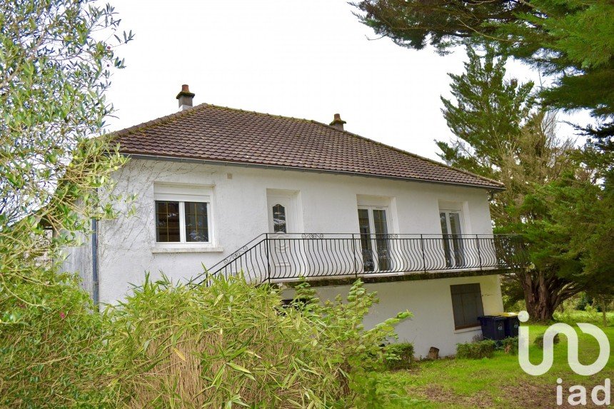 Traditional house 4 rooms of 79 m² in Le Blanc (36300)