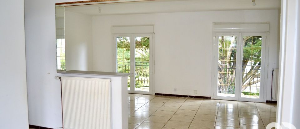 Traditional house 4 rooms of 79 m² in Le Blanc (36300)