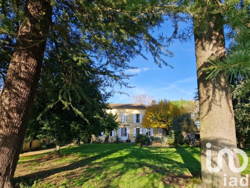 Demeure 10 pièces de 356 m² à Saint-Magne-de-Castillon (33350)