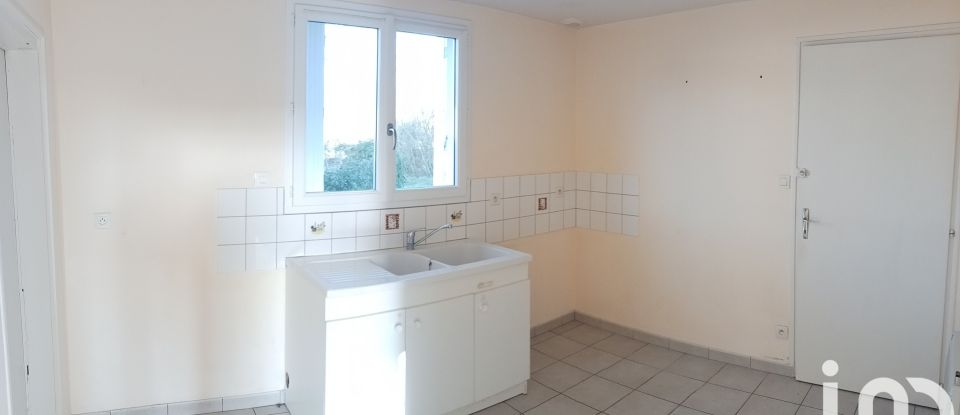 House 5 rooms of 93 m² in Faye-l'Abbesse (79350)