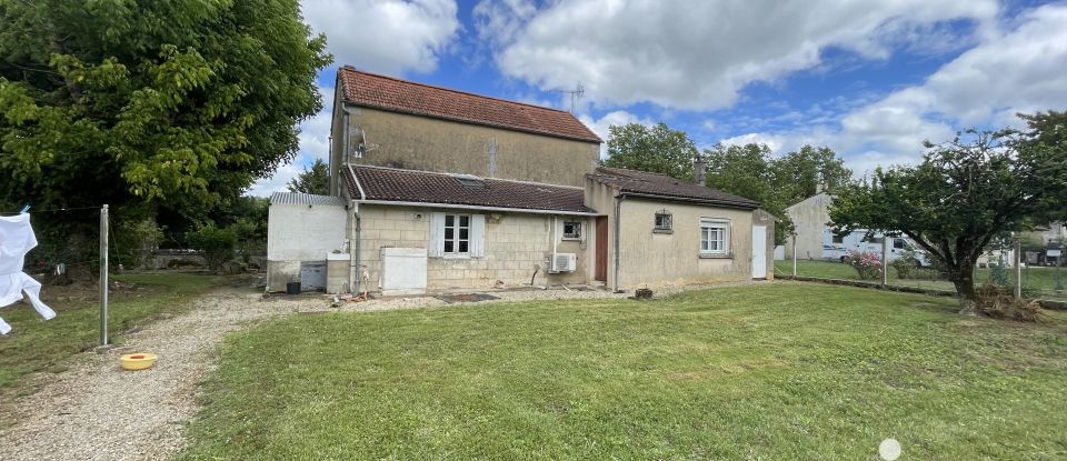 Maison de ville 5 pièces de 110 m² à Plassac (17240)