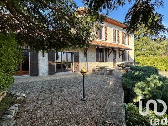 Maison 6 pièces de 155 m² à Veurey-Voroize (38113)