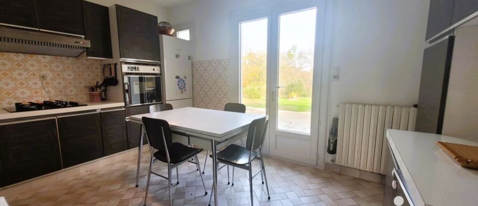 Maison 7 pièces de 180 m² à Jonzac (17500)