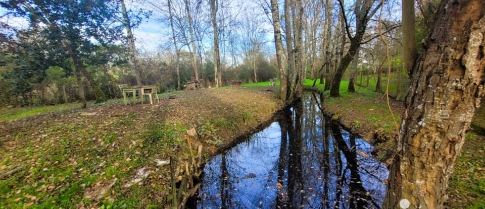 Maison 7 pièces de 180 m² à Jonzac (17500)