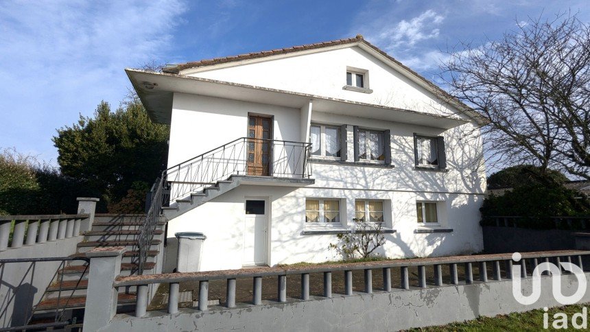 Traditional house 6 rooms of 167 m² in Soullans (85300)