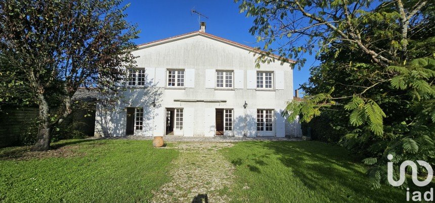 House 6 rooms of 156 m² in Anais (17540)