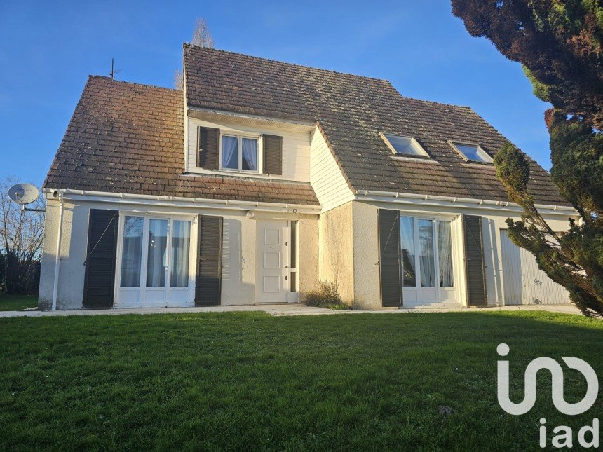 House 7 rooms of 154 m² in Chaumont-en-Vexin (60240)