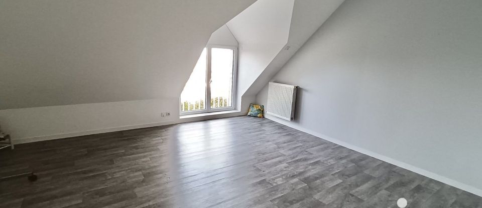 Maison 7 pièces de 226 m² à Héloup (61250)