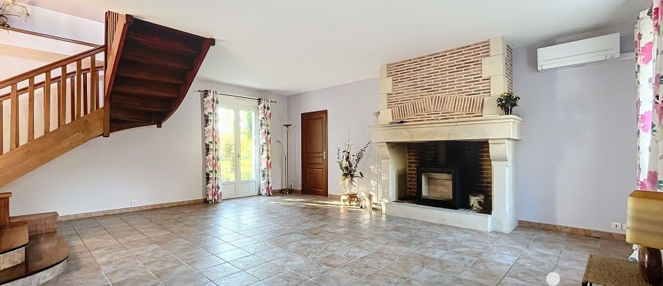 Maison traditionnelle 8 pièces de 241 m² à Montlouis-sur-Loire (37270)