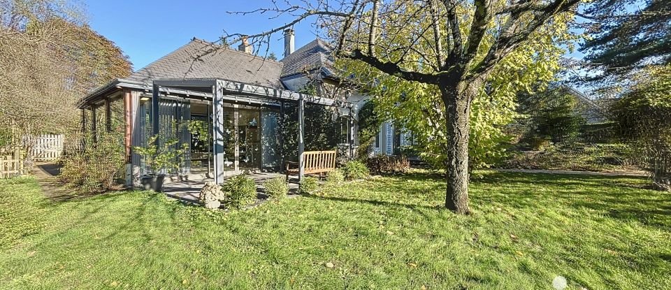 Maison traditionnelle 8 pièces de 241 m² à Montlouis-sur-Loire (37270)