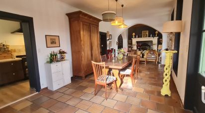 House 7 rooms of 220 m² in Izon (33450)