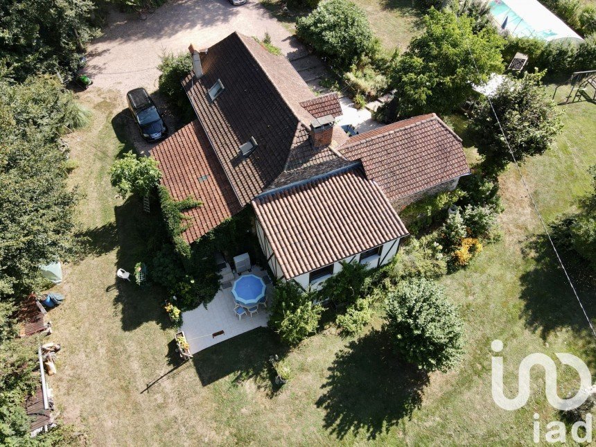 Maison traditionnelle 7 pièces de 193 m² à Saint-Maurice-en-Quercy (46120)