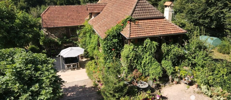 Maison traditionnelle 7 pièces de 193 m² à Saint-Maurice-en-Quercy (46120)