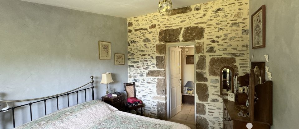 Maison traditionnelle 7 pièces de 193 m² à Saint-Maurice-en-Quercy (46120)