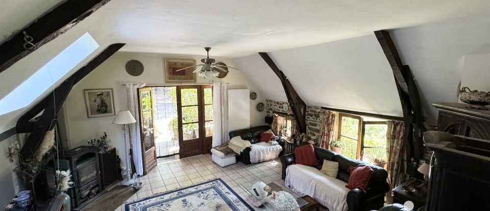 Maison traditionnelle 7 pièces de 193 m² à Saint-Maurice-en-Quercy (46120)