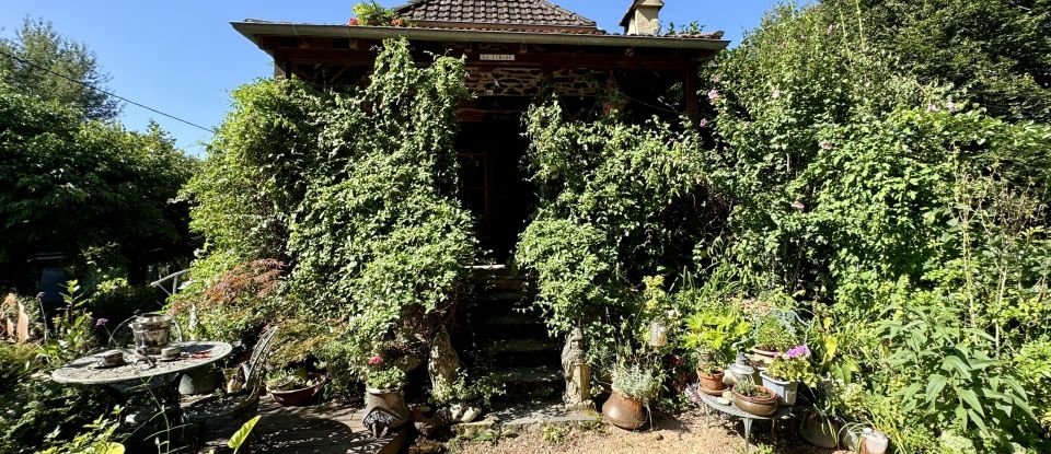 Maison traditionnelle 7 pièces de 193 m² à Saint-Maurice-en-Quercy (46120)