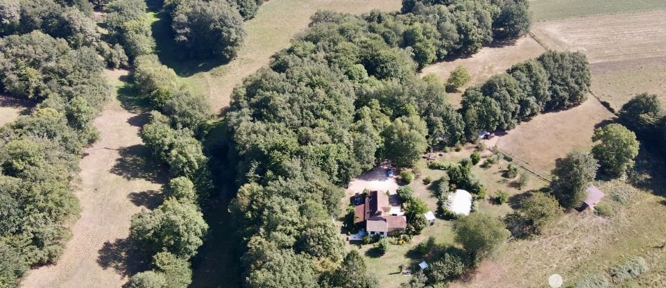 Maison traditionnelle 7 pièces de 193 m² à Saint-Maurice-en-Quercy (46120)