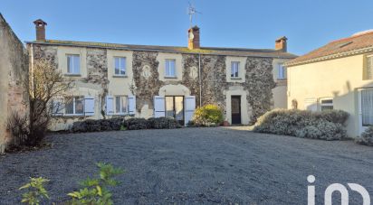 Country home 10 rooms of 368 m² in Genneton (79150)