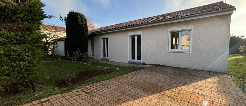 House 5 rooms of 115 m² in Niort (79000)