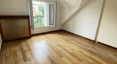 House 7 rooms of 135 m² in Fontenay-sous-Bois (94120)